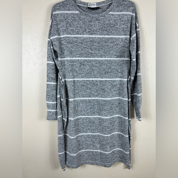 alison Andrews Dresses & Skirts - Alison Andrews jersey dress  pit to pit is 18 1-2  length is 35  grey /white